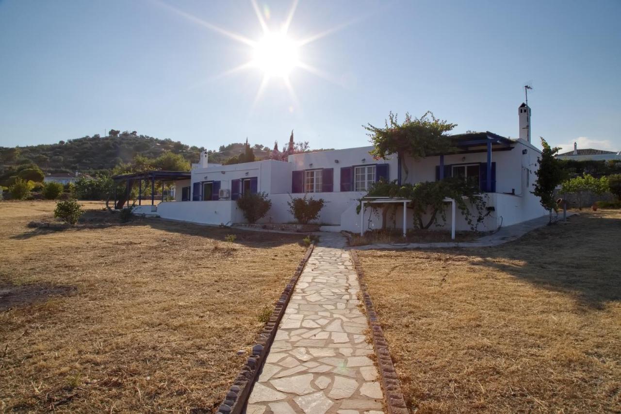 Aroura Homes 4Br Beachfront Villa Spetses Town Екстер'єр фото