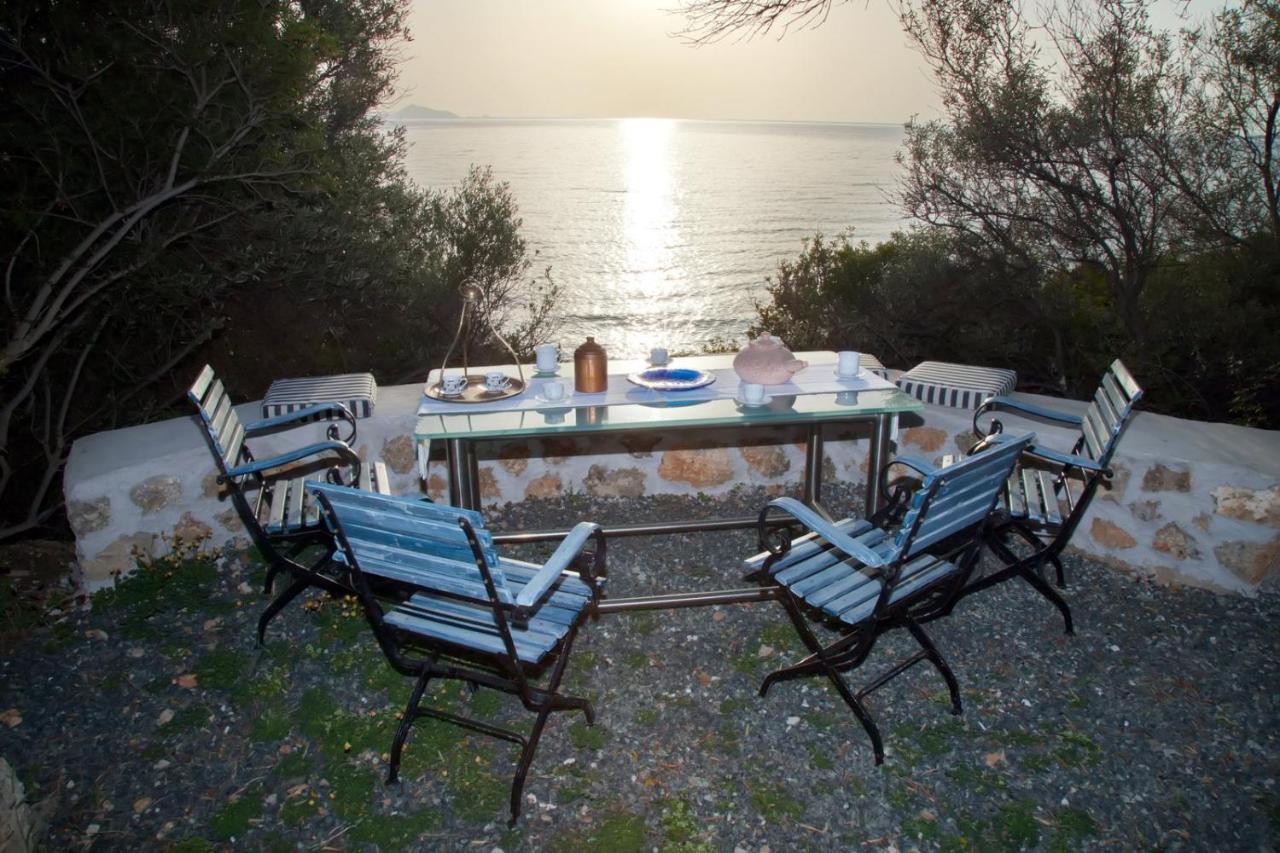 Aroura Homes 4Br Beachfront Villa Spetses Town Екстер'єр фото