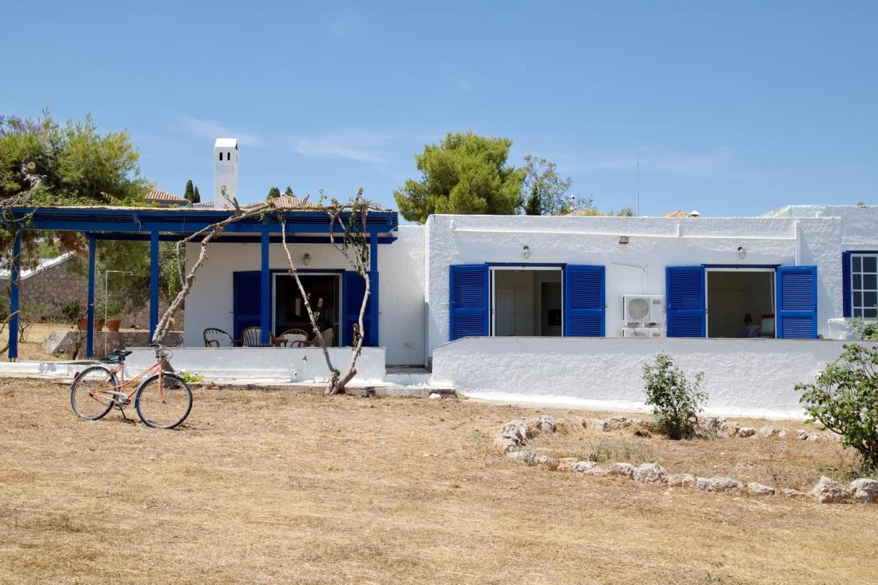 Aroura Homes 4Br Beachfront Villa Spetses Town Екстер'єр фото