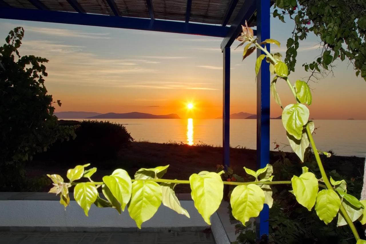 Aroura Homes 4Br Beachfront Villa Spetses Town Екстер'єр фото