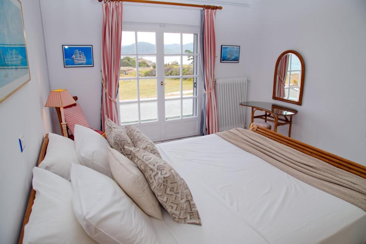 Aroura Homes 4Br Beachfront Villa Spetses Town Екстер'єр фото