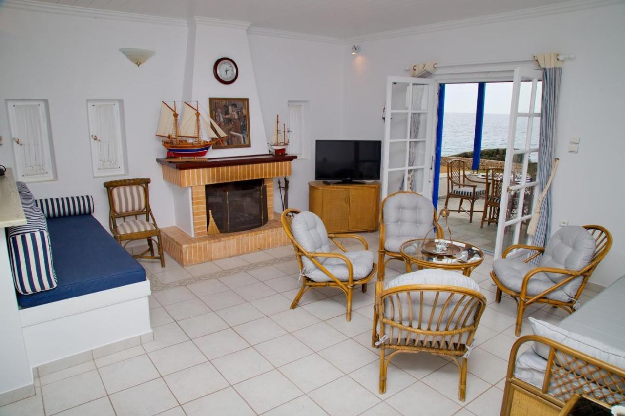 Aroura Homes 4Br Beachfront Villa Spetses Town Екстер'єр фото
