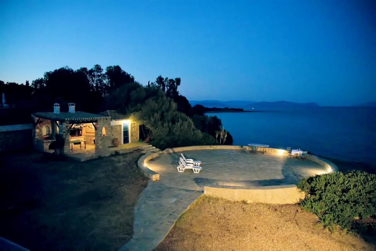 Aroura Homes 4Br Beachfront Villa Spetses Town Екстер'єр фото