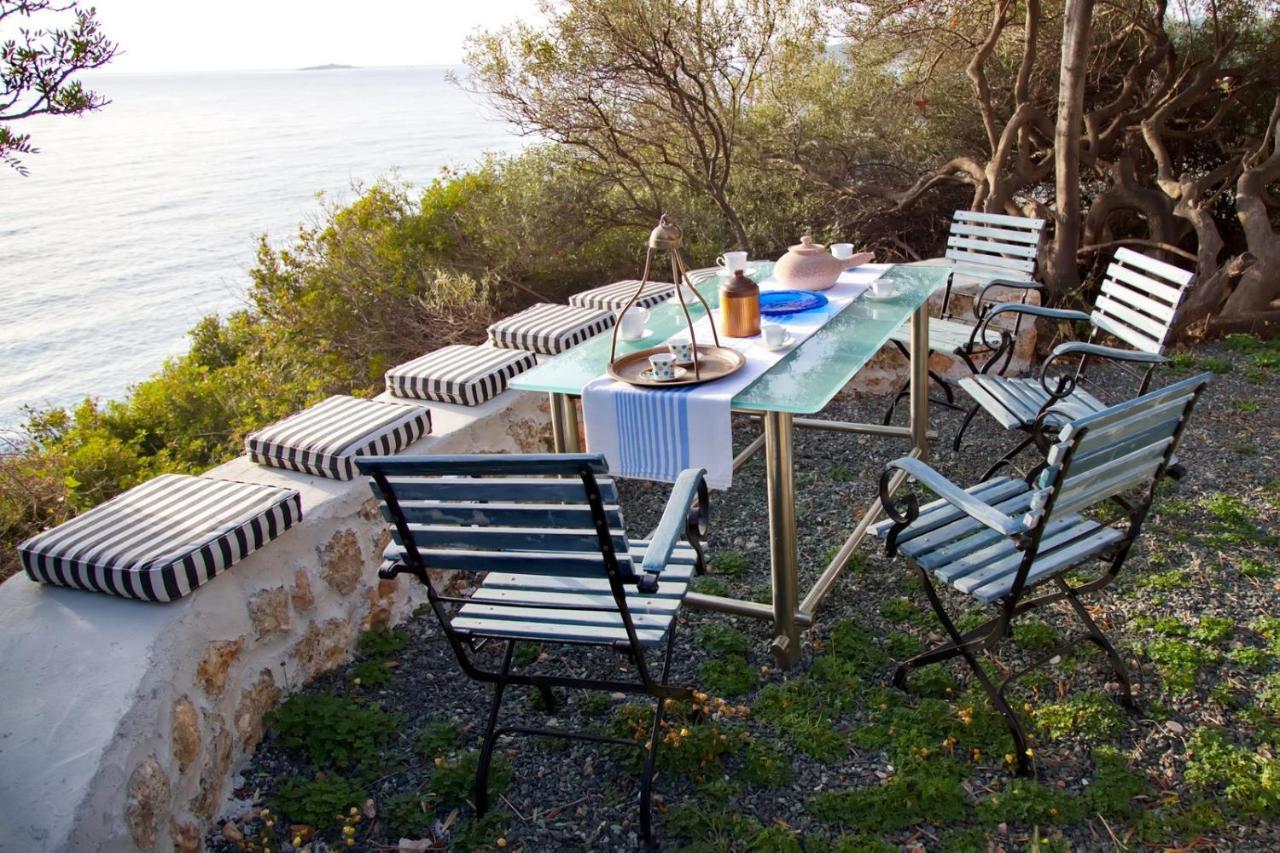Aroura Homes 4Br Beachfront Villa Spetses Town Екстер'єр фото