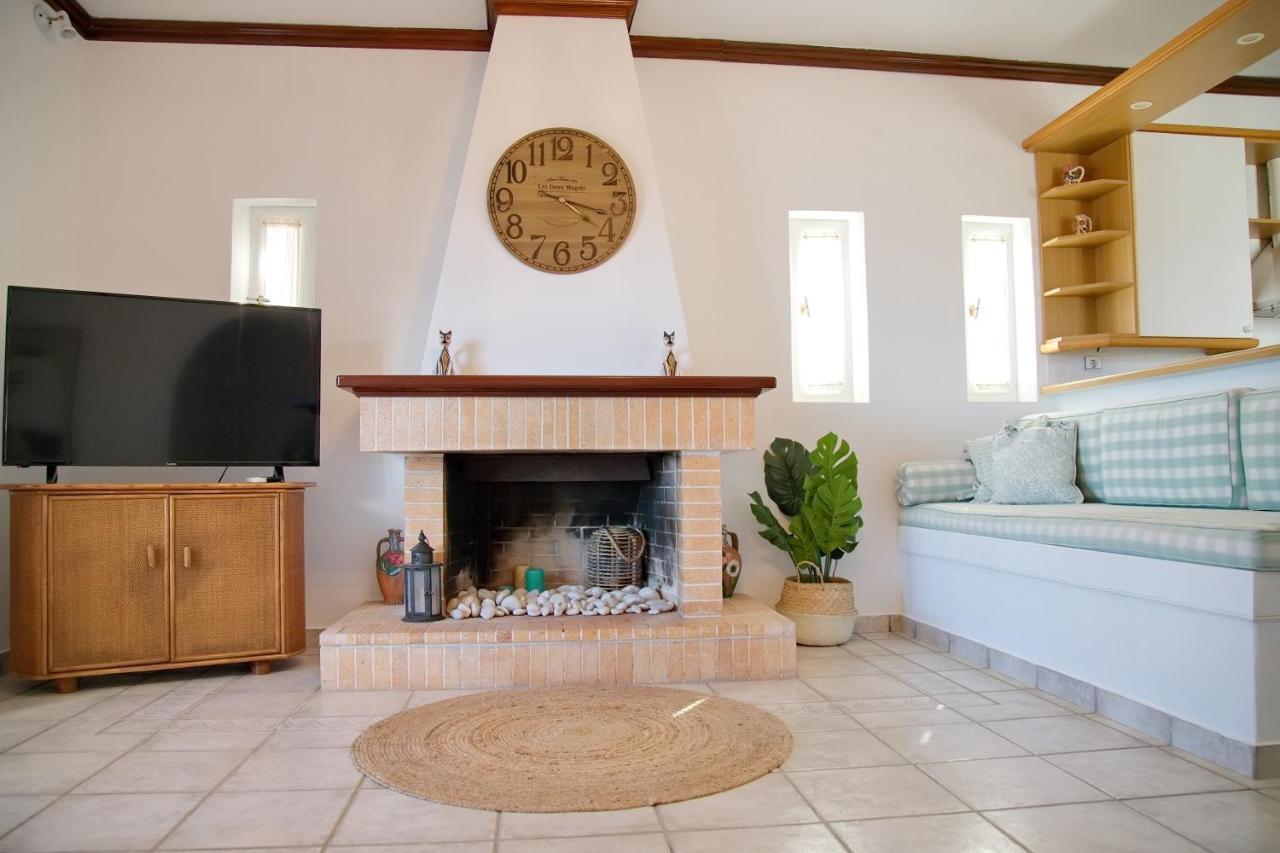 Aroura Homes 4Br Beachfront Villa Spetses Town Екстер'єр фото