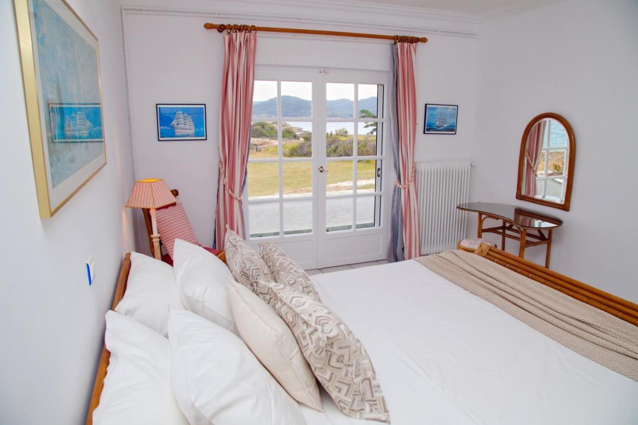 Aroura Homes 4Br Beachfront Villa Spetses Town Екстер'єр фото