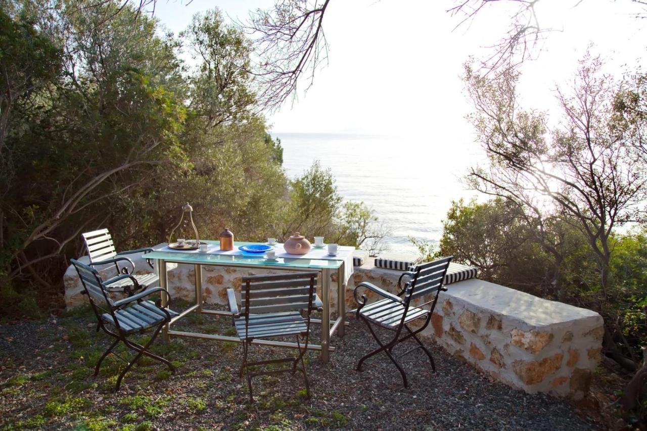 Aroura Homes 4Br Beachfront Villa Spetses Town Екстер'єр фото