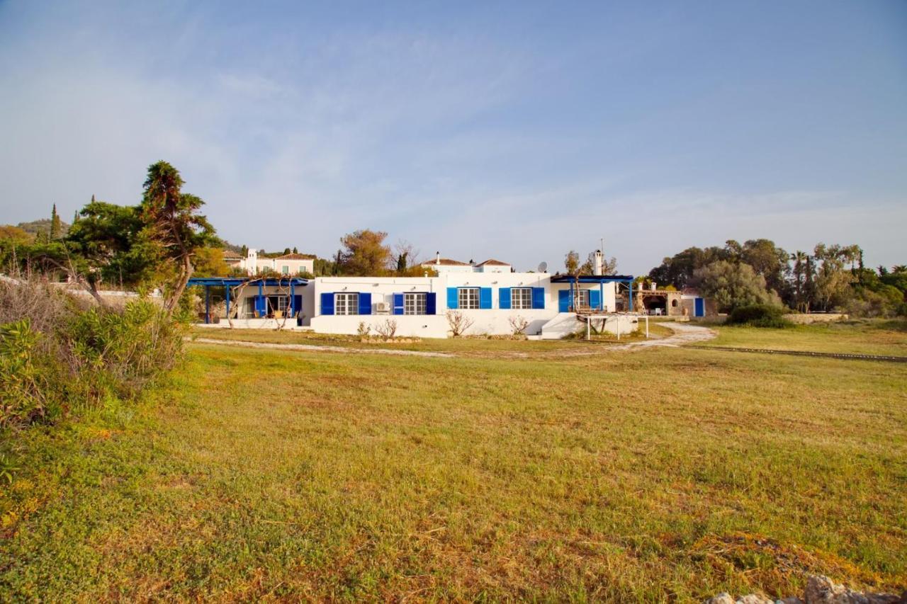 Aroura Homes 4Br Beachfront Villa Spetses Town Екстер'єр фото