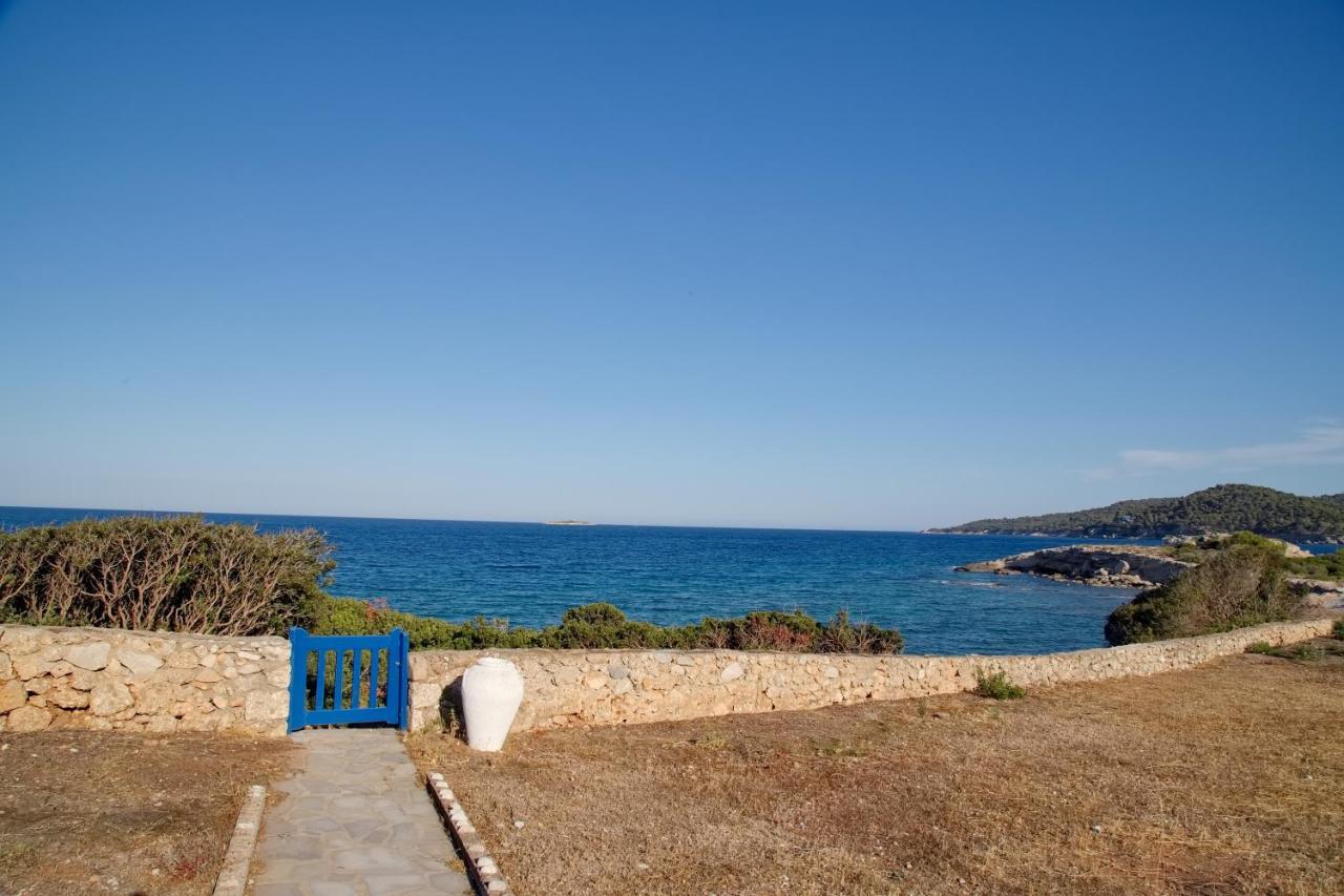 Aroura Homes 4Br Beachfront Villa Spetses Town Екстер'єр фото