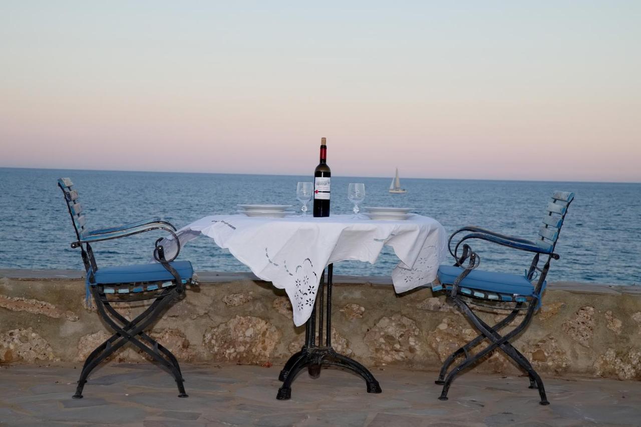 Aroura Homes 4Br Beachfront Villa Spetses Town Екстер'єр фото