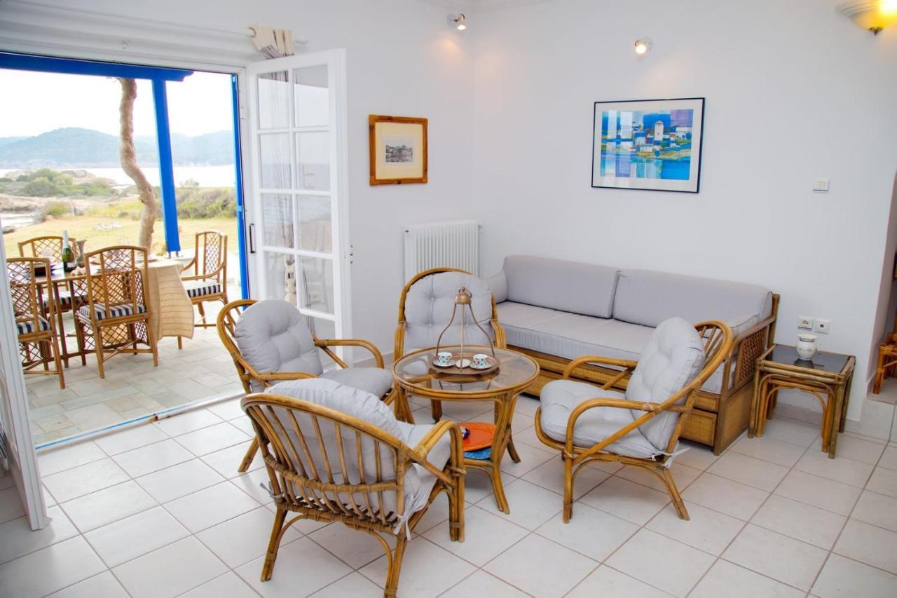 Aroura Homes 4Br Beachfront Villa Spetses Town Екстер'єр фото