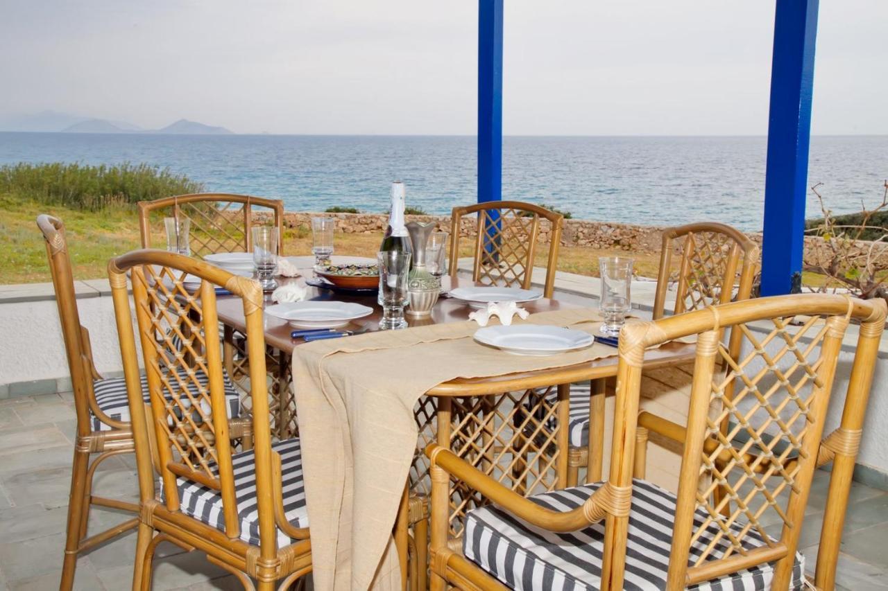 Aroura Homes 4Br Beachfront Villa Spetses Town Екстер'єр фото