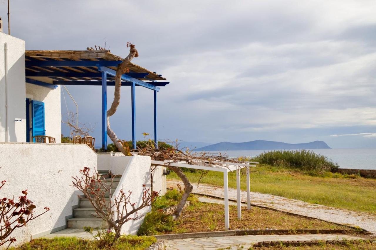 Aroura Homes 4Br Beachfront Villa Spetses Town Екстер'єр фото