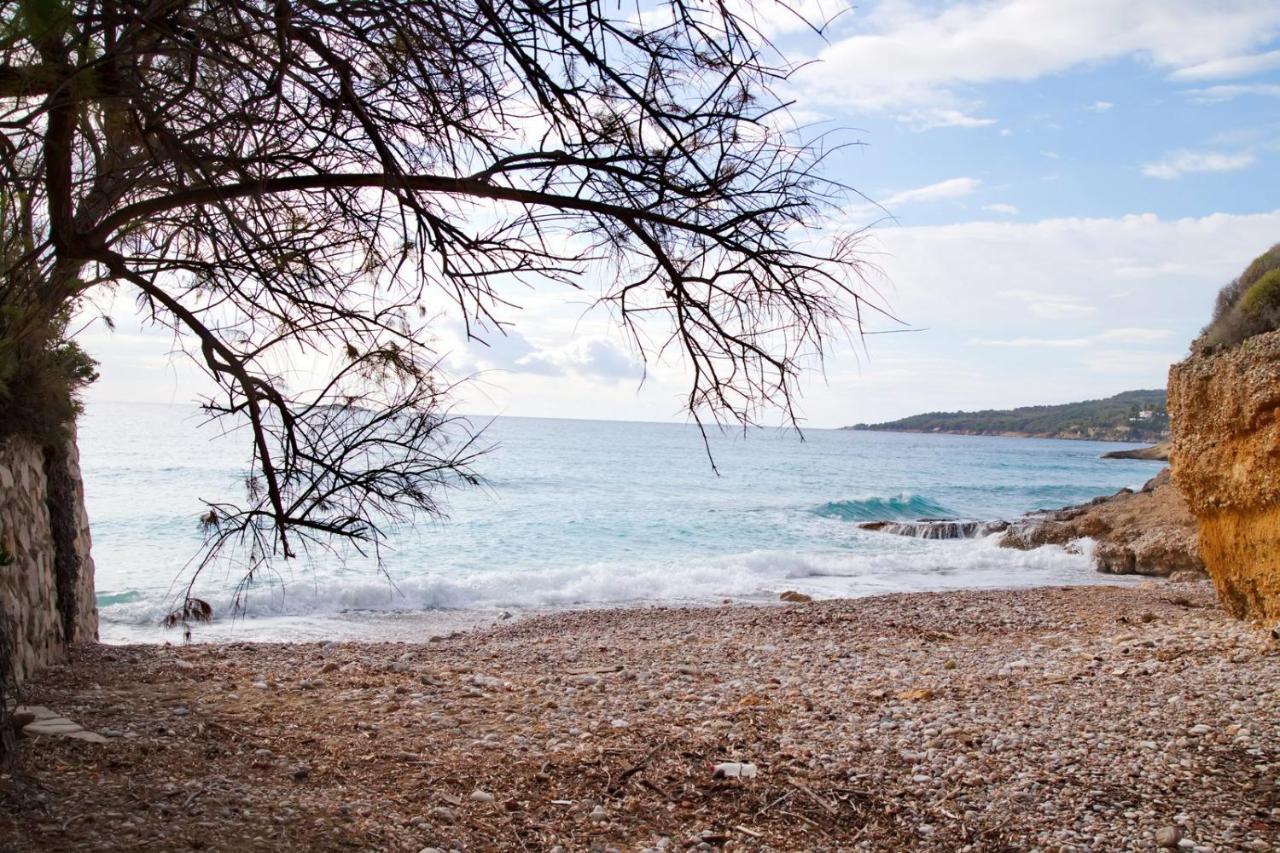 Aroura Homes 4Br Beachfront Villa Spetses Town Екстер'єр фото