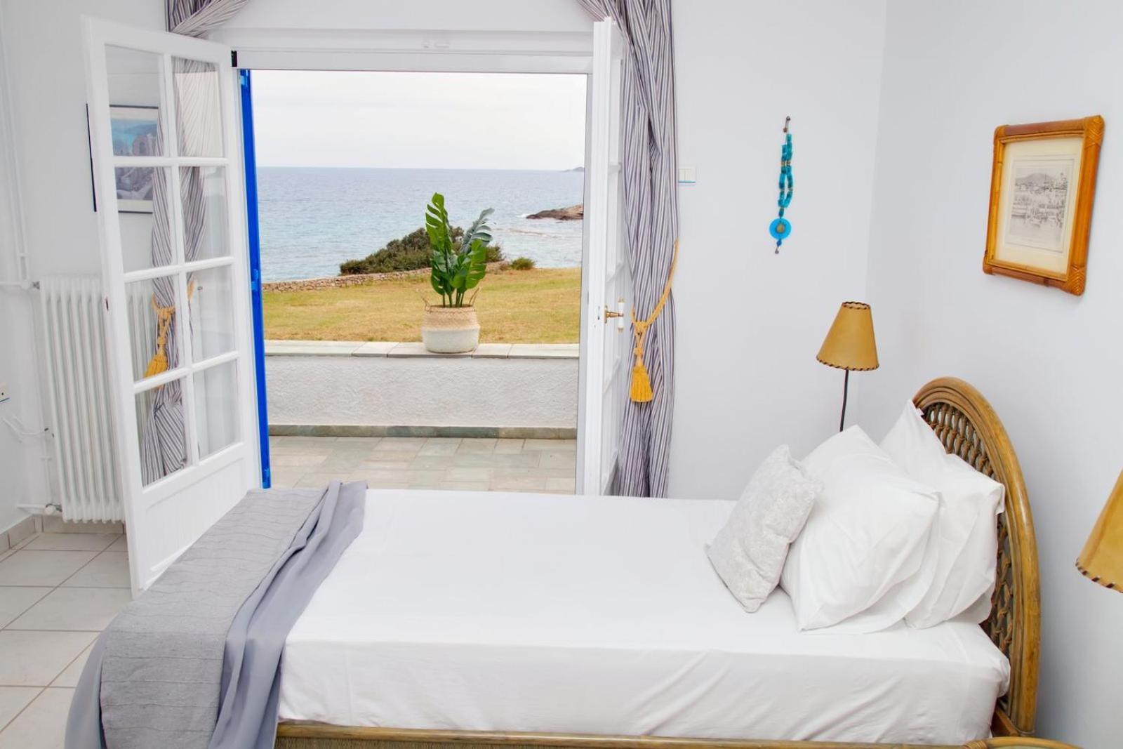 Aroura Homes 4Br Beachfront Villa Spetses Town Екстер'єр фото