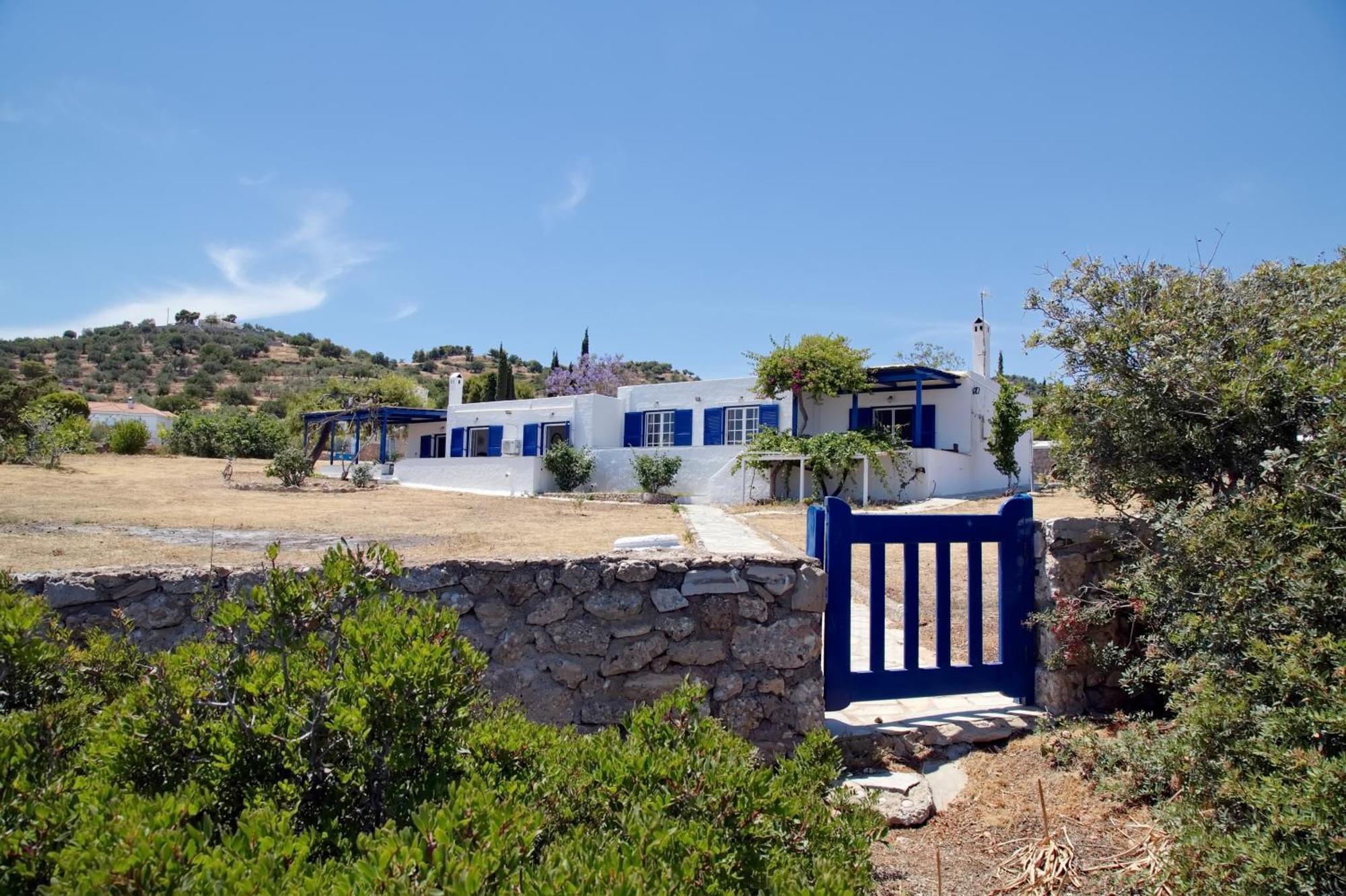 Aroura Homes 4Br Beachfront Villa Spetses Town Екстер'єр фото