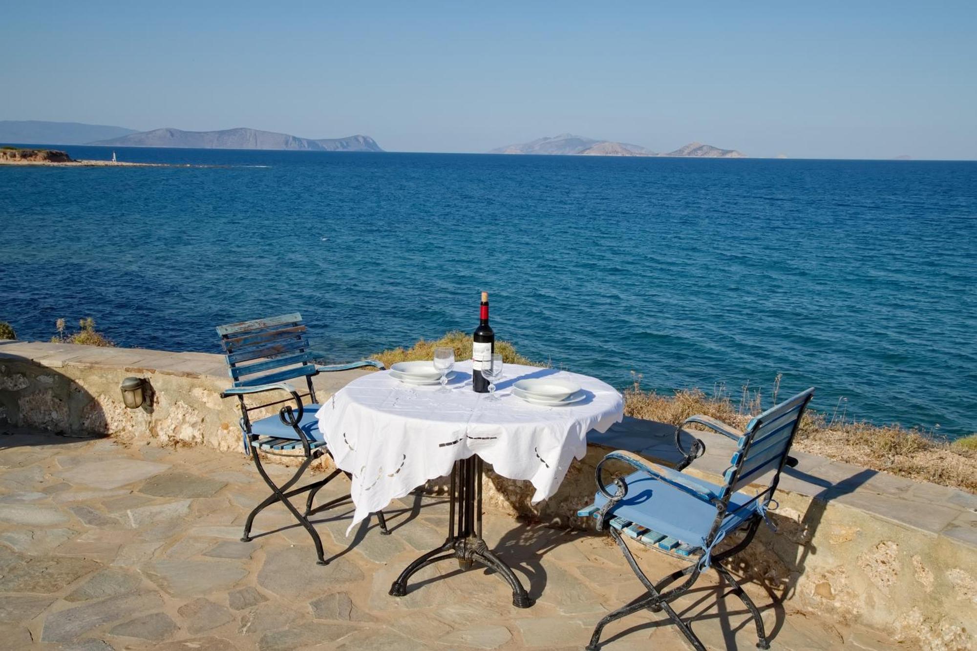 Aroura Homes 4Br Beachfront Villa Spetses Town Екстер'єр фото