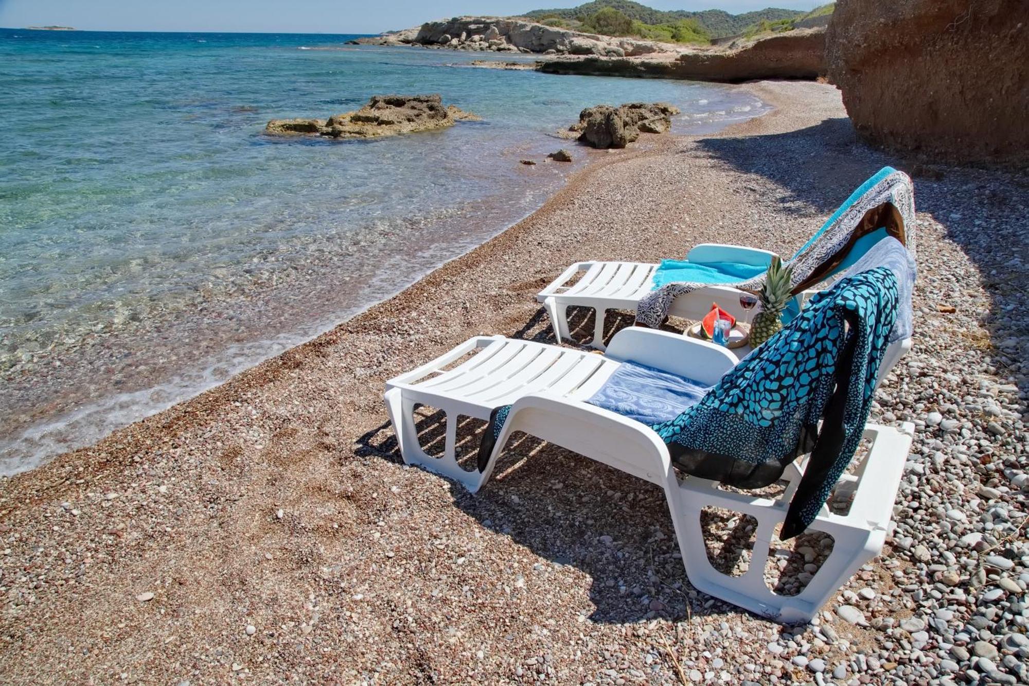 Aroura Homes 4Br Beachfront Villa Spetses Town Екстер'єр фото