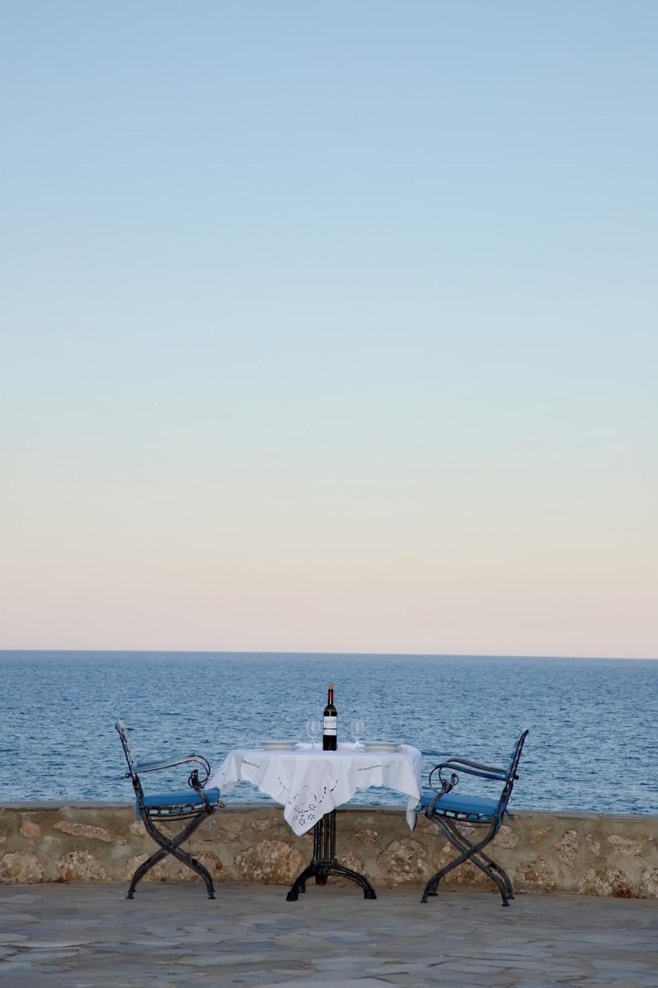 Aroura Homes 4Br Beachfront Villa Spetses Town Екстер'єр фото