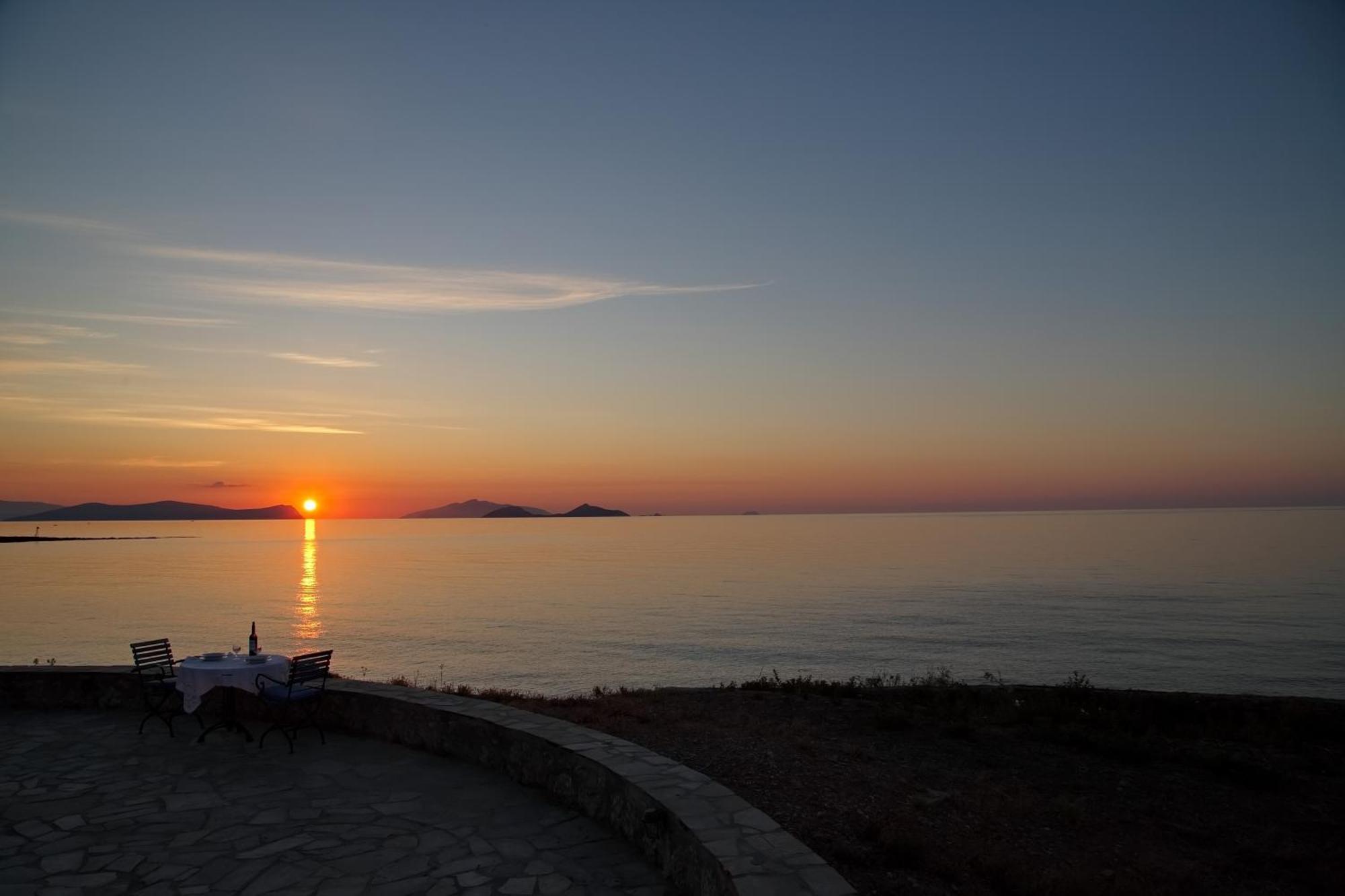Aroura Homes 4Br Beachfront Villa Spetses Town Екстер'єр фото