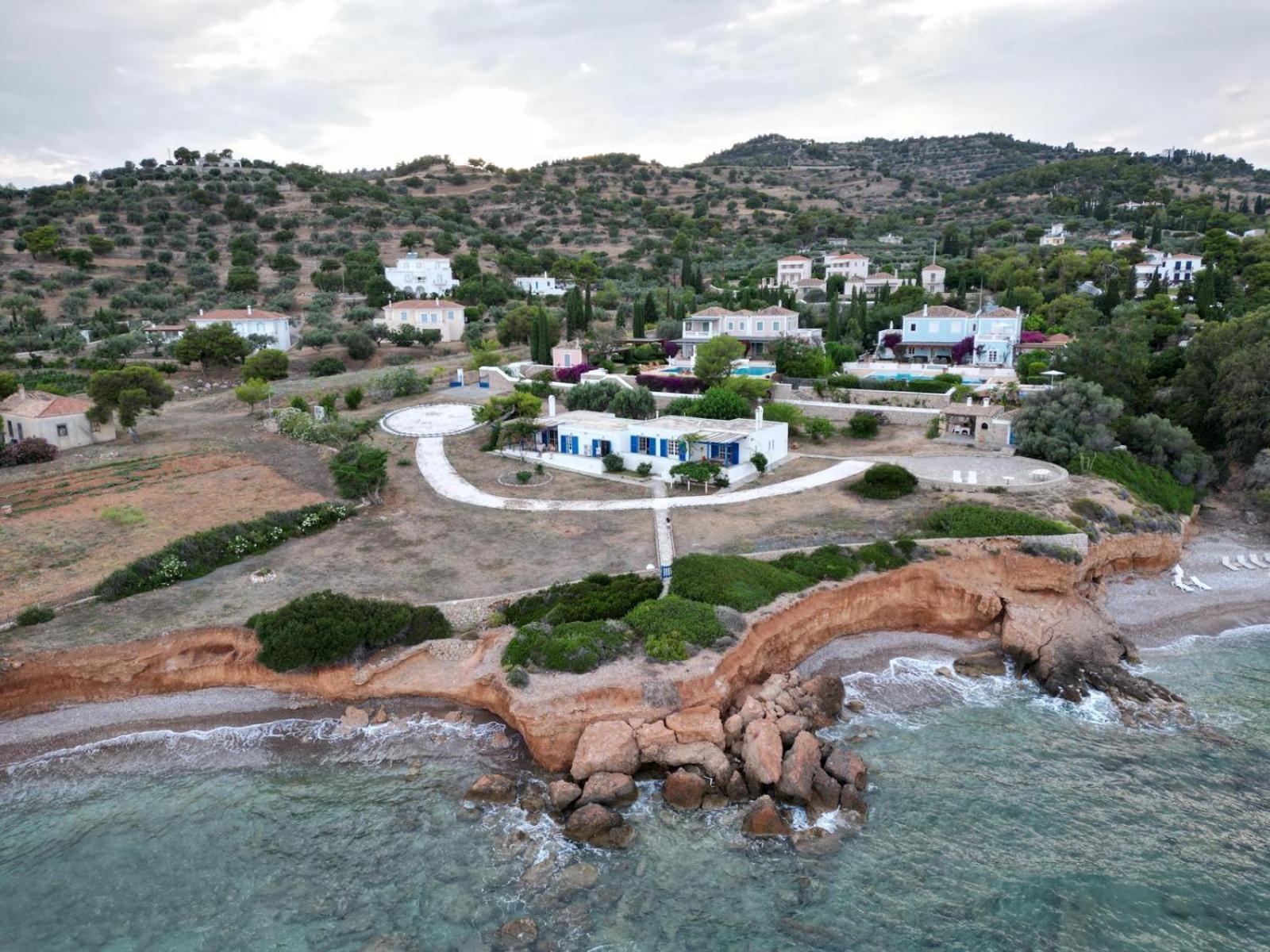 Aroura Homes 4Br Beachfront Villa Spetses Town Номер фото